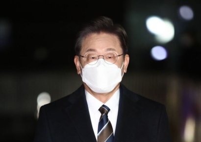 이재명, 코로나 확진…文 예방·韓 회담 연기