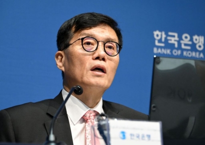 이창용, 외신에 파격 발언 "서울집값 잡으려면 강남학생 명문대 제한해야"