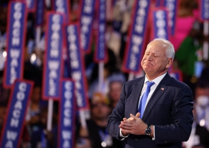 "정말 이상하죠?" 美민주 '월즈의 밤'…오프라 윈프리 깜짝 등장(종합)