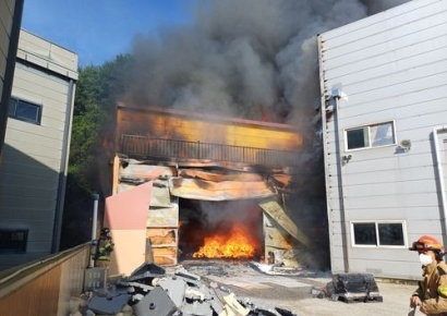 리튬배터리 옮기다 떨어뜨려 폭발…업체 대표 현장서 숨져