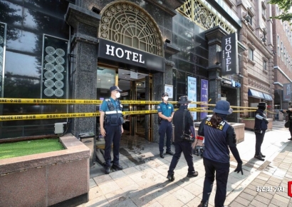 [포토] 현장 감식 앞둔 부천 호텔 화재현장