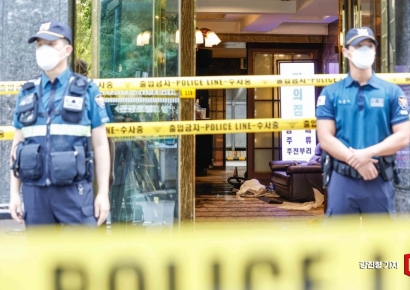 [포토] 화재 현장 바닥에 흩어진 여행객 짐