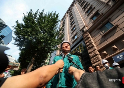 [포토] 취재진 질문에 답하는 이상민 행정안전부 장관