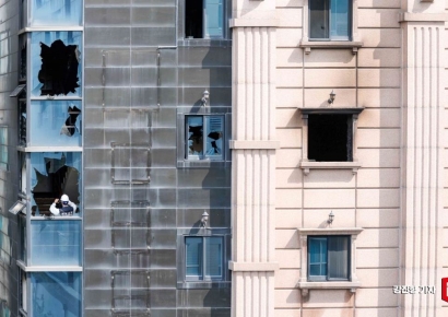 [포토] '부천 호텔 화재' 현장 감식 나선 과학수사대