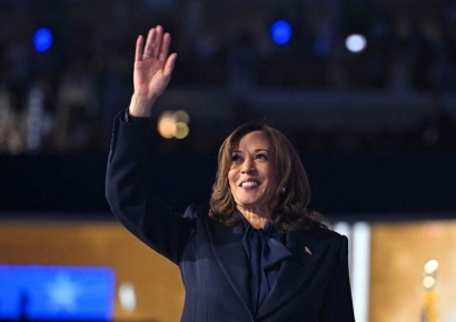 해리스 "모든 미국인 위한 대통령 될 것…트럼프 정신 나가"