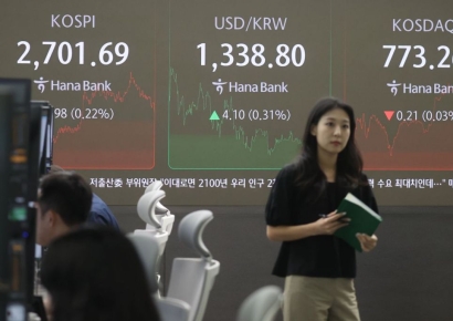 코스피, 개인·외인 '팔자'…2700선 약보합 마감