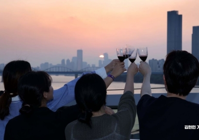 [포토] '신의 물방울' 향연…한강, 와인으로 물들다