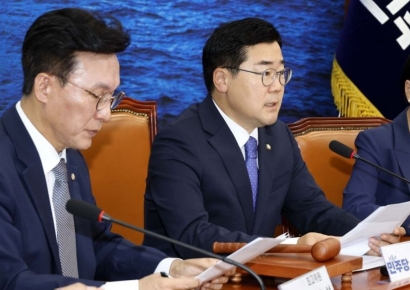 [포토] 박찬대 "국가부채 3000조원...尹정부 초부자감세 결과"