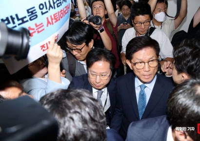 [포토] 청문회 참석부터 험난한 김문수 후보자