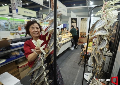[포토] '한가위 선물은 굴비'