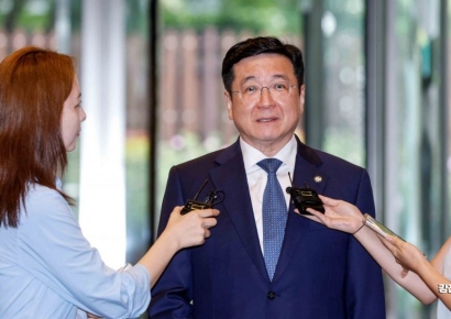 [포토] 취재진 질문에 답하는 이찬희 삼성준법감시위원장