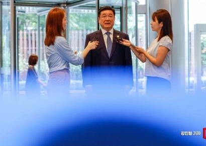 [포토] 취재진 질문 받는 이찬희 삼성준법감시위원장