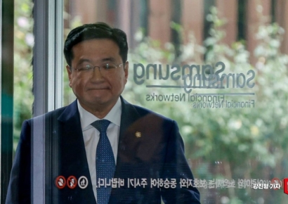 [포토] 삼성생명 서초사옥 도착한 이찬희 위원장