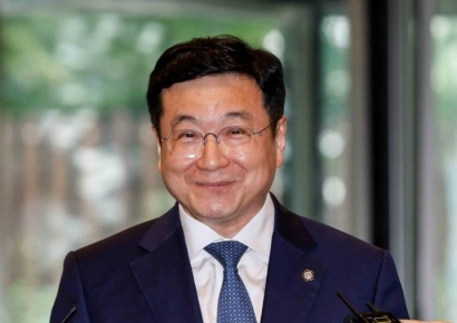 [포토] 환하게 웃는 이찬희 삼성준법감시위원장