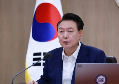 尹 "지난 정부 국가채무 400조원 늘려…재정지출 효율성 높여야" 