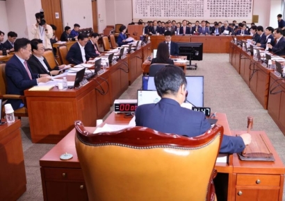 "제정신입니까?" 김건희·채상병특검법, 법사위 통과 앞두고 여야 충돌