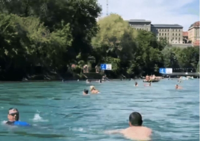 '지옥철'대신 강물 타고 수영해 출퇴근 하는 사람들 "진짜였다"