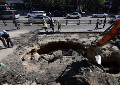 [포토] 긴급 복구 공사하는 연희동 씽크홀 