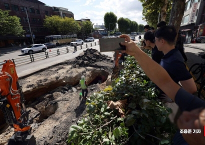 [포토] 긴급복구 공사하는 씽크홀