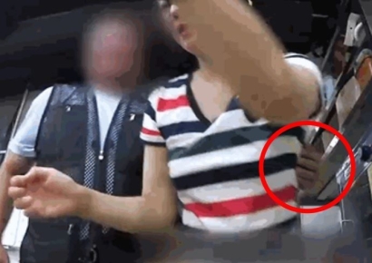 카메라 켜져 있는데 더듬고 욕설…여성 유튜버에 다가간 남성 추태 눈살