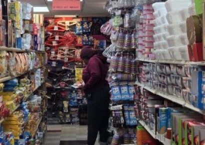 “지갑 안 열어요” “절도 많아요”…‘1달러숍’의 눈물  