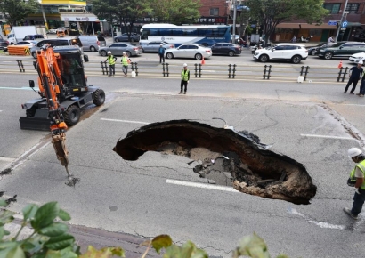 싱크홀 발생한 서울 서대문구 인근 도로 또 침하