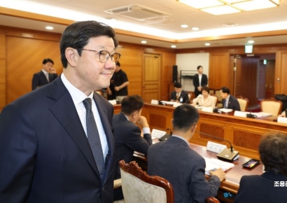 [포토] 의료개혁특위 참석하는 노연홍 위원장