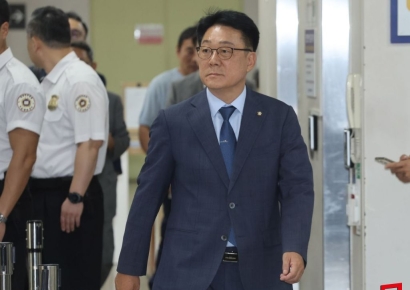 [포토] 돈봉투 사건 선고공판 출석한 민주당 허종식 의원