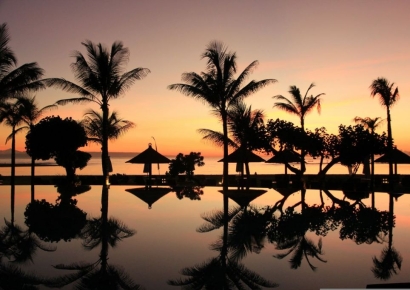 낭만적인 신혼여행지 어쩌다…관광객 폭증에 '쓰레기섬'으로 전락