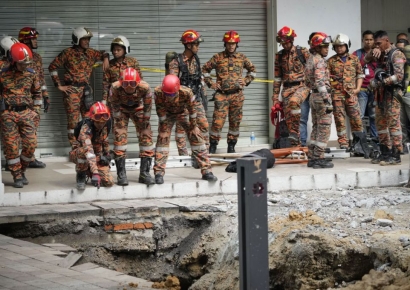 "8일간 찾은게 슬리퍼 뿐"…8m 싱크홀 추락여성 구조 난항에 빠진 말레이