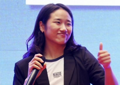 "안세영다운 배드민턴 보여주겠다"…'금의환향' 안세영, 고향서 환영식