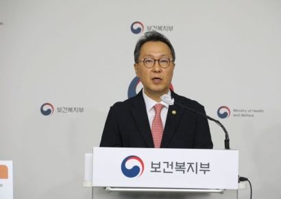 [속보]"내일부터 강원대·이대목동병원에 군의관 배치"