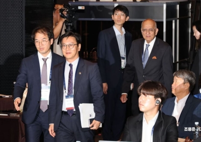 [포토] 세계경제, 금융안정컨퍼런스 참석하는 김범석 차관