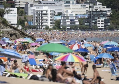 "제발 오지마"시위했지만…벌써 5000만명이 100조 쓰고간 나라