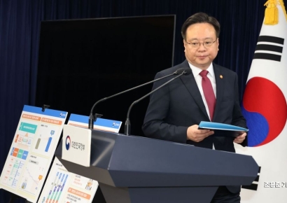 [포토] 연금개혁 발표 입장하는 조규홍 장관