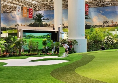 실내에 펼쳐진 골프장 '18홀 그린'… 그늘집까지 완벽 구현