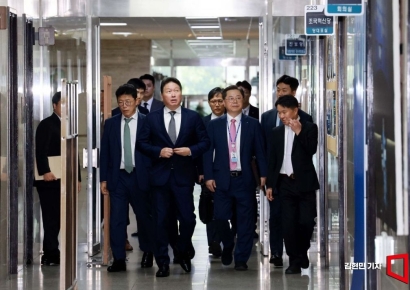 [포토] 국회 찾은 최태원 대한상의 회장