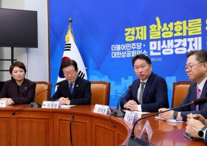 [포토] 민주당 찾아 발언하는 최태원 회장