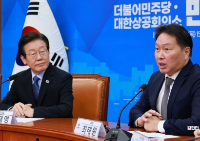 [포토] 이재명 대표 만나 발언하는 최태원 대표