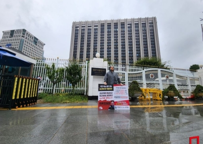 지역 응급의학과 사직 전공의 1인 시위… "응급실 파행 부정은 거짓말"