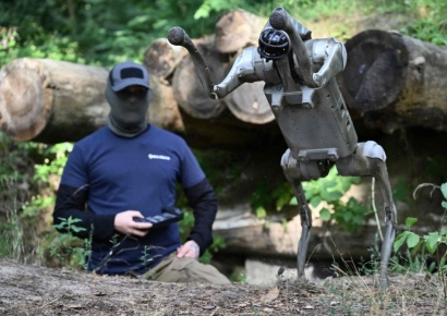 [과학을 읽다]알리에서도 파는 로봇개‥'로보솔저'로 변신