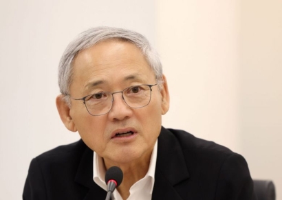 정몽규 퇴진 언급 유인촌 "스스로 거취 결정하는 게 명예로울 것”