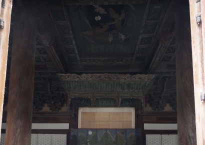 [포토] 창경궁 명정전 설명 듣는 관람객들