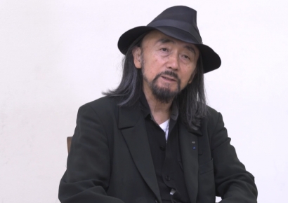 "사무실 들어가기 싫어...취미는 묘지 산책" 80세 괴짜 패션거장 [일본人사이드]