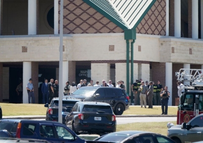 "14살 아들에 총 선물"…미 조지아 고교 총격범 아버지도 체포