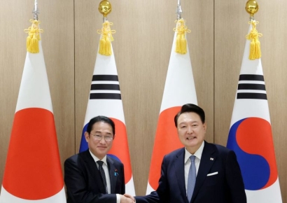 尹 "한일관계 어려운 문제 남아…양측 모두 전향적 자세로 노력 기대"