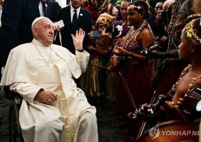 800개 언어 쓰는 세계 최빈국…교황이 방문해서 한 말