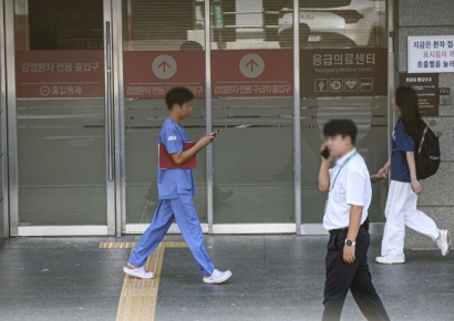 국방부 "응급실 근무 거부 군의관 징계 검토 안해"