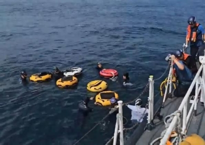 거제서 프리다이빙 하던 남녀 9명, 실종 2시간만에 전원 구조