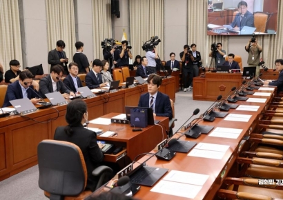 [포토] 여당 불참한 국회 운영위